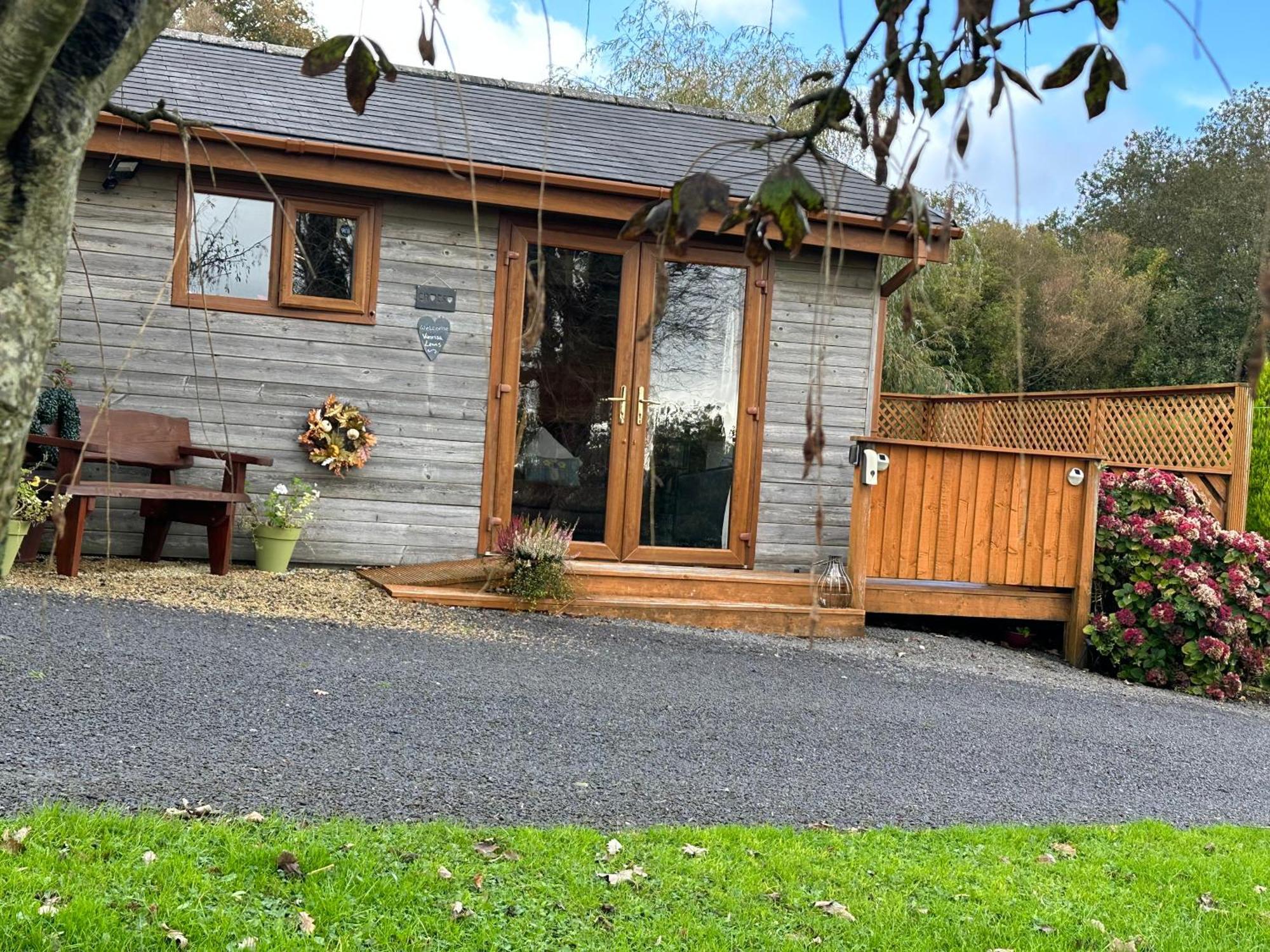 Swansea Log Cabin Pontardawe Buitenkant foto