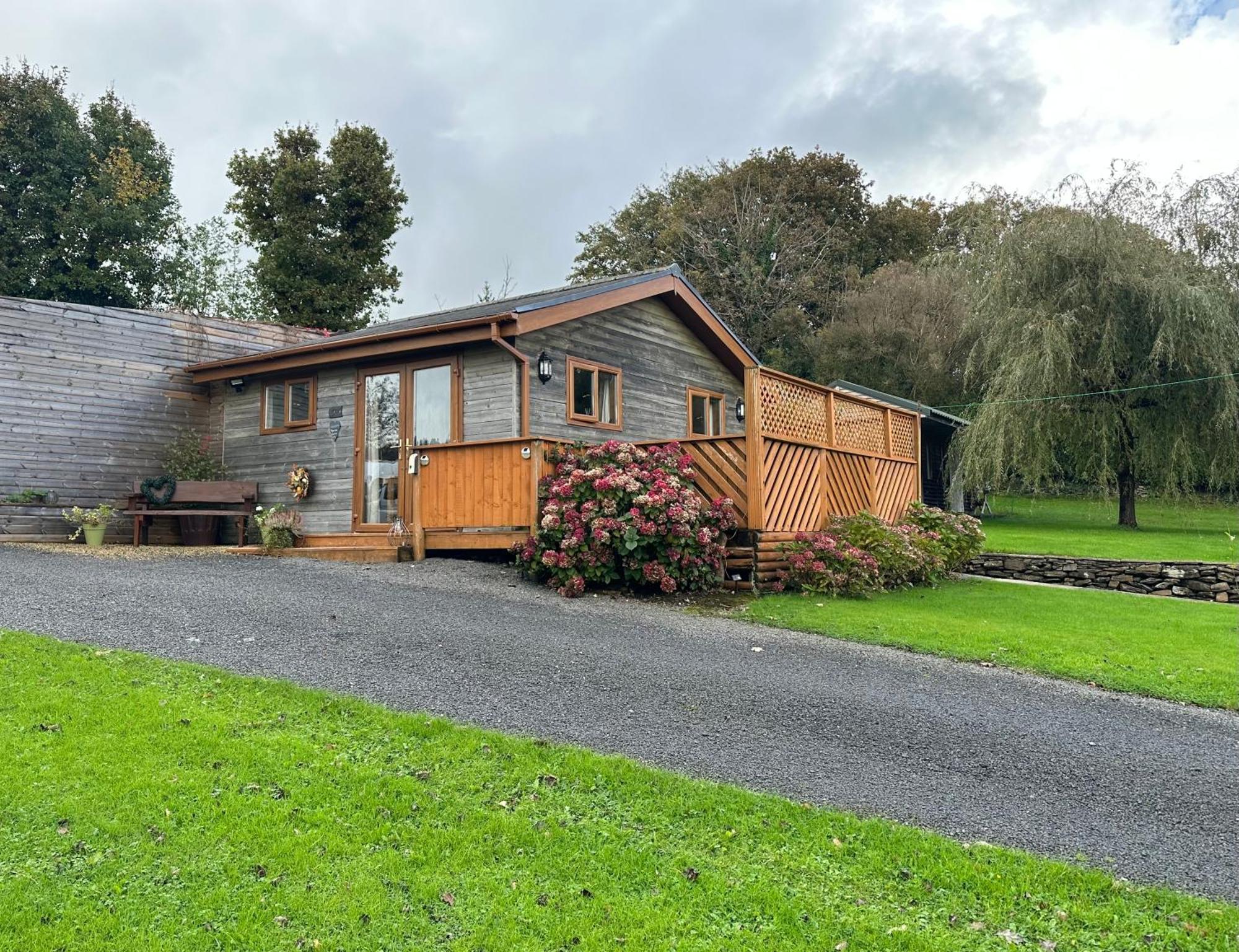 Swansea Log Cabin Pontardawe Buitenkant foto